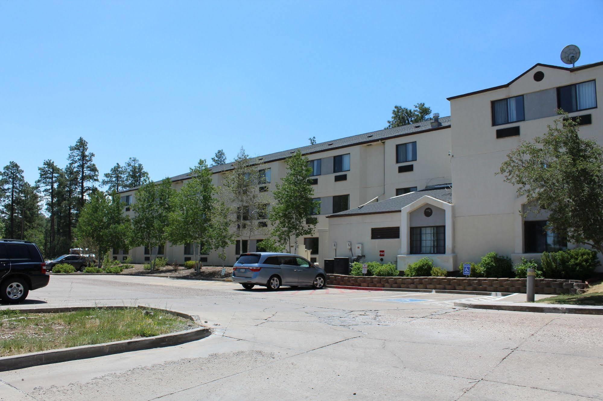 Super 8 By Wyndham Show Low Exterior photo